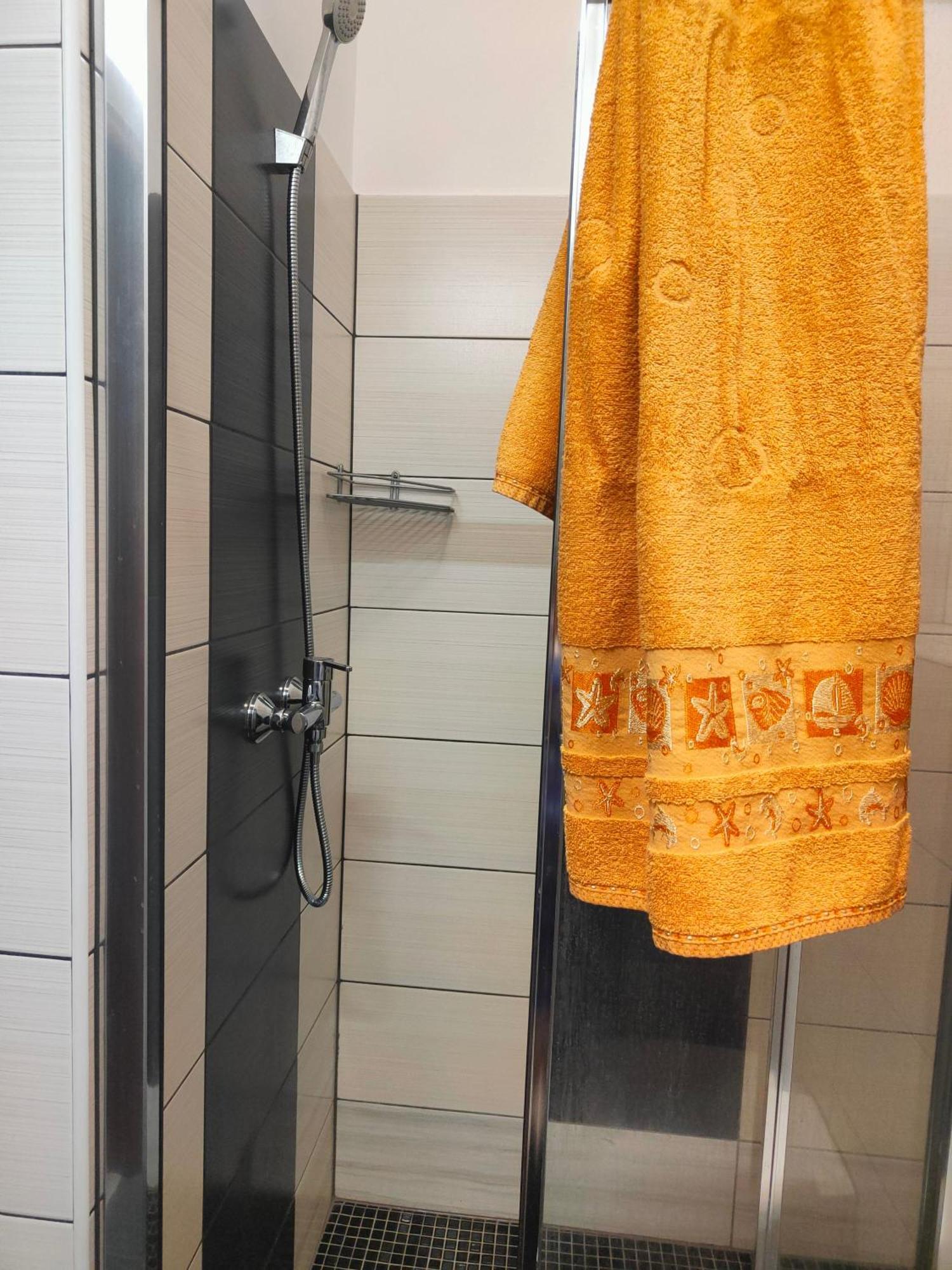 Dom Bez Scian Hotel Gubin Kültér fotó